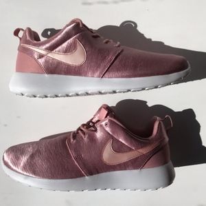 Nike Roshe Premium Pink